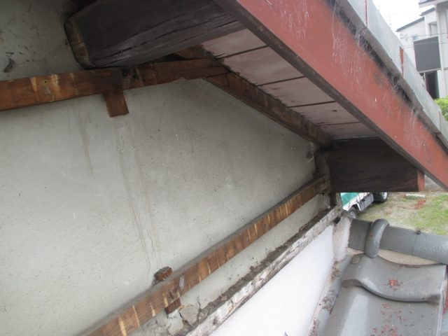 姫路市で劣化したトタンを撤去